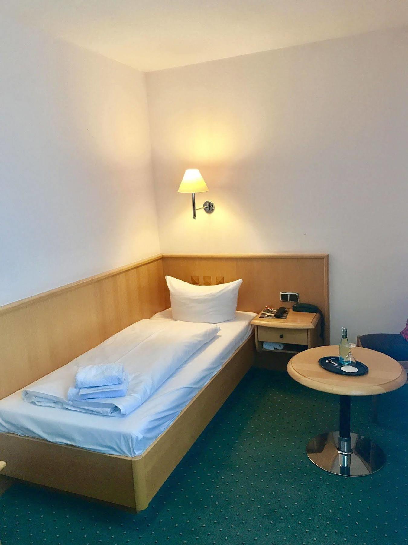 Hotel Berlin - Greenline Hotel Zossen Eksteriør billede