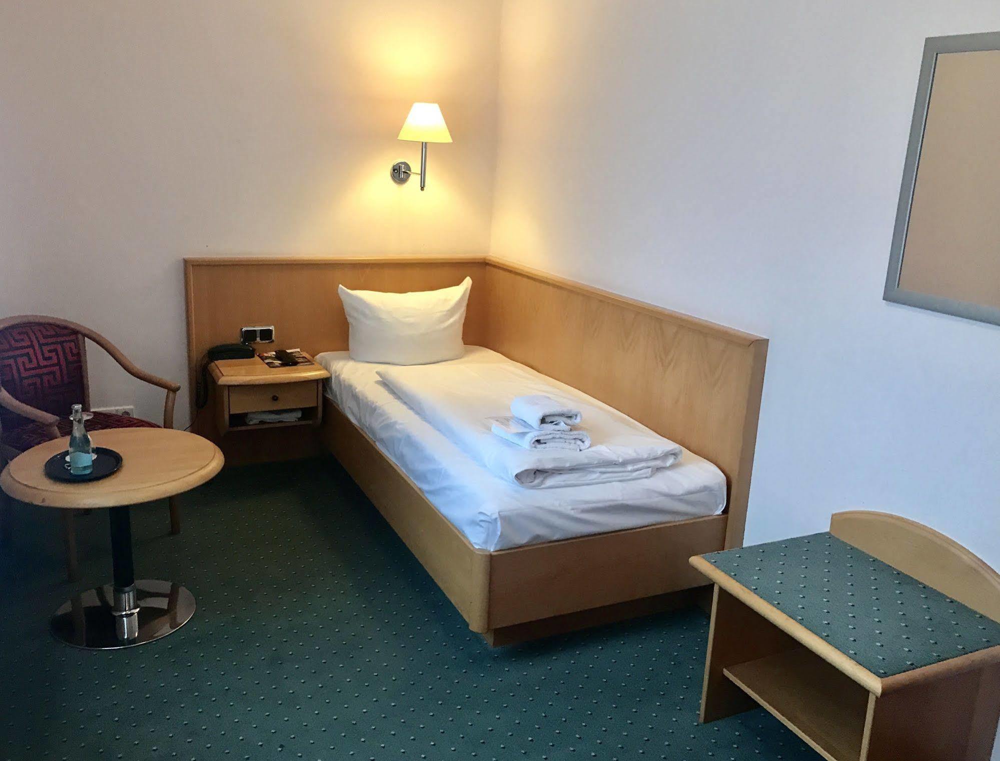 Hotel Berlin - Greenline Hotel Zossen Eksteriør billede
